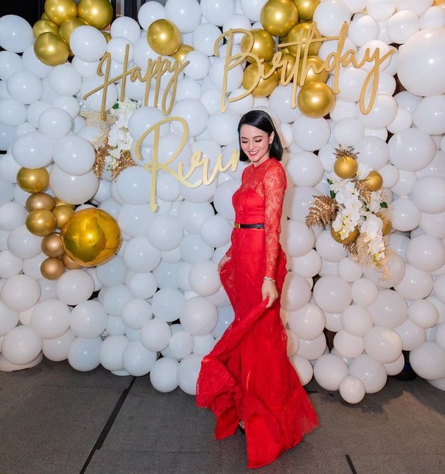 8 Charms of Ririn Ekawati Wearing Red Dress on Her 38th Birthday, Making Her Even More Enchanting