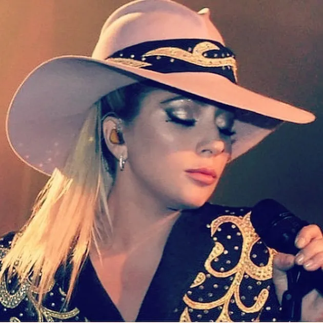 10 Popstar Yang Singgung Negara Lewat Lagu