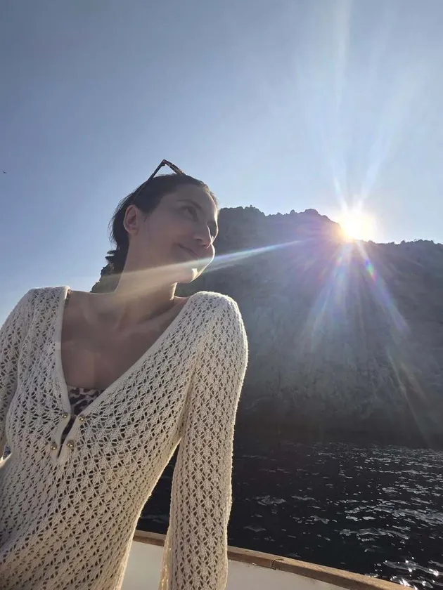 Poret Pevita Pearce naik Yacht bersama suami