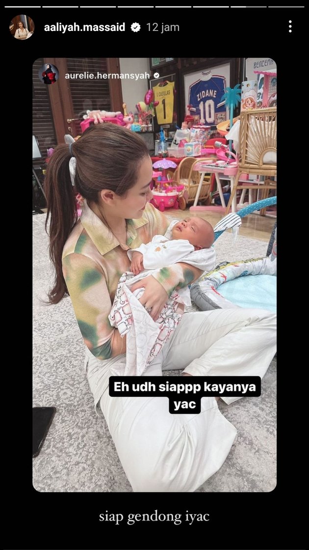 8 Portraits of Aaliyah Massaid Carrying Baby Azura, Aurel Hermansyah Says She is Ready - Happy When Smiled at the Little One