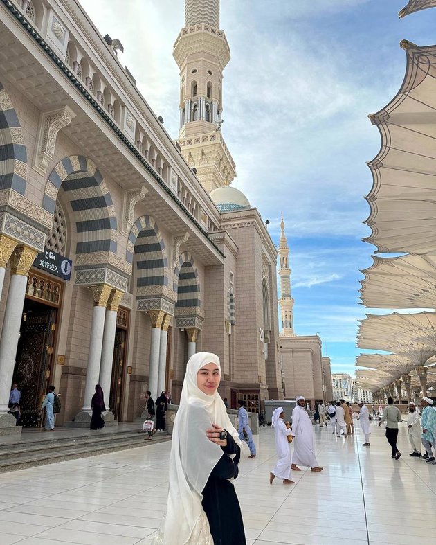 8 Portraits of Aaliyah Massaid's Umrah to the Holy Land, Thariq Halilintar Sends This Prayer to His Beloved
