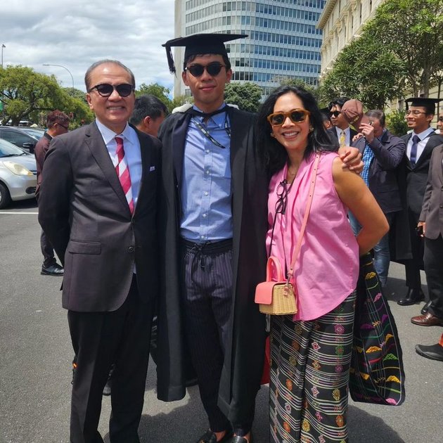 8 Portraits of Adjani Yahya, Tantowi Yahya's Son, Graduating from Victoria University of Wellington, Expected to Follow in His Father's Footsteps as Ambassador