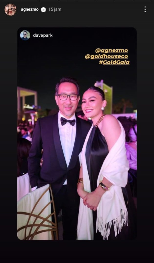 8 Portraits of Agnez Mo Attending Gold Gala, Looking Beautiful Wearing Decorative Hairpin with Dancing Flowers - Her Batik-patterned Shoes Became the Highlight