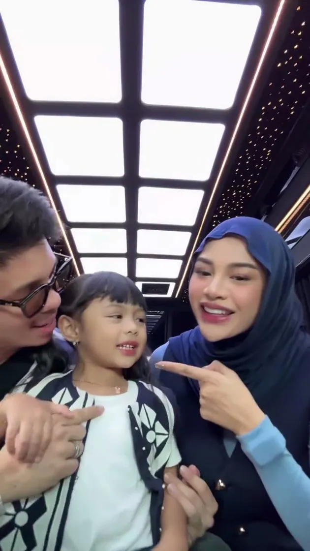 Potret Ameena dan Azura nyanyikan lagu Hari Bahagia