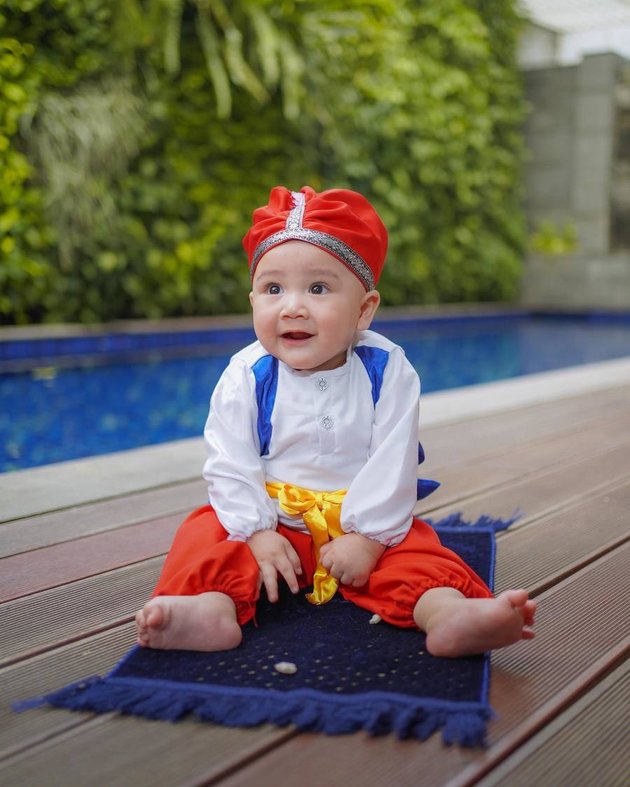 8 Adorable Photos of Celebrity Children Wearing Cute Costumes, Gala Sky as a Cow - Rayyanza as Aladdin