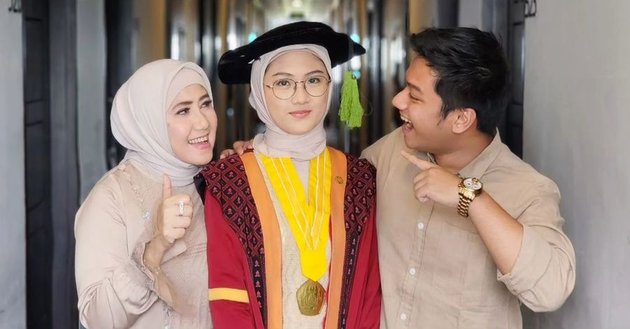 8 Photos of Ine Sinthya's Daughter Who is a Candidate for Doctor, Just Graduated - Beautiful Looks Steal Attention