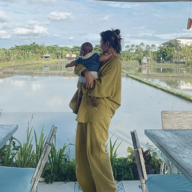 Anak Indah Permatasari dan Arie Kriting