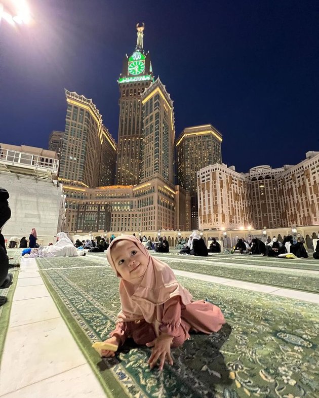 8 Portraits of Anisa Rahma and Anandito Dwis' Twin Children Joining Umrah, Very Smart and Calm!