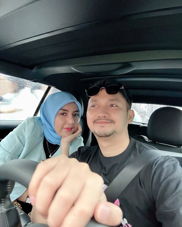 8 Potret Angga Wijaya Honeymooning with His Wife, Netizens Mock Dewi Perssik: She Must Be Feeling Hot