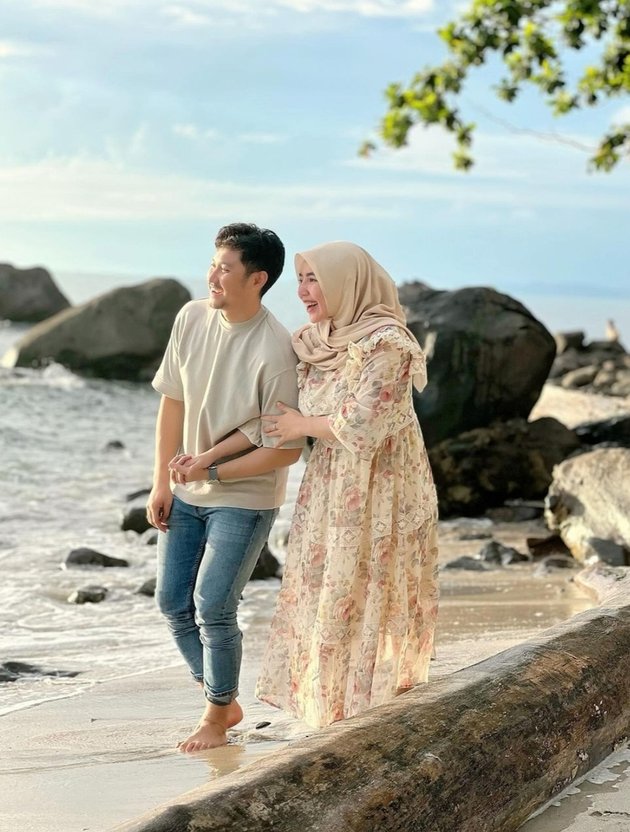 8 Portraits of Angga Wijaya Vacationing with His Pregnant Wife: Your Happiness is My Responsibility