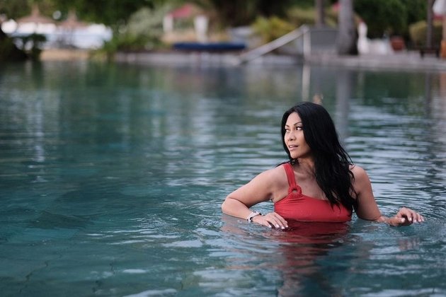 8 Portraits of Anggun C Sasmi in a Bikini, Hot Mama 47 Years Old Showing Body Goals and Tanning Skin - Even More Enchanting