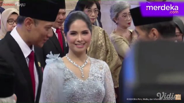 8 Portraits of Annisa Pohan and Her Daughter Attending AHY's Inauguration as Minister of ATR/BPN at the State Palace, Looking Beautiful in Traditional Attire