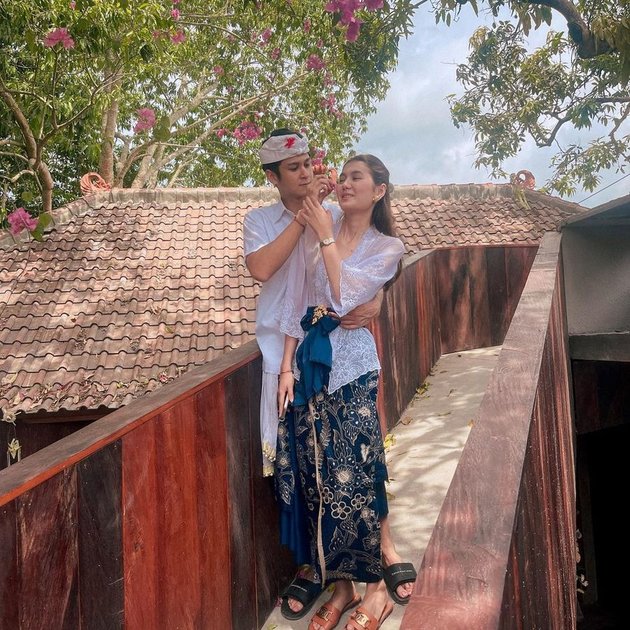 8 Photos of Antonio Blanco Jr and Zoe Abbas Jackson, Stars of the Soap Opera 'DIA YANG KAU PILIH', Officially Opening a Restaurant in Bali 