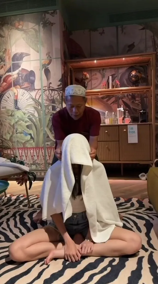 Keduanya Dipijat di Bagian Kepala