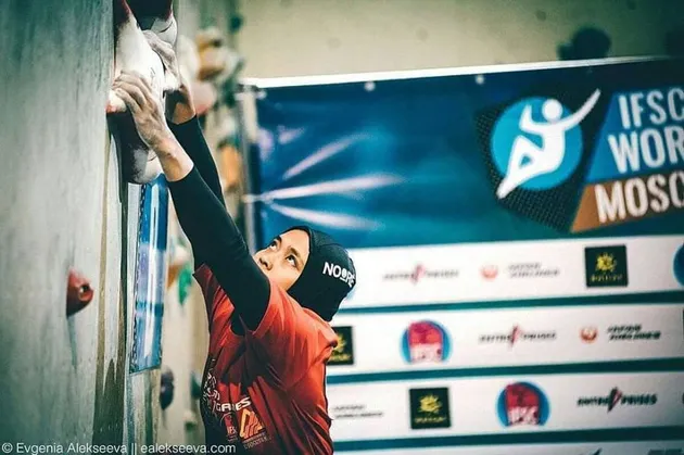 aries susanti, atlet panjat tebing, foto unik, foto aneh