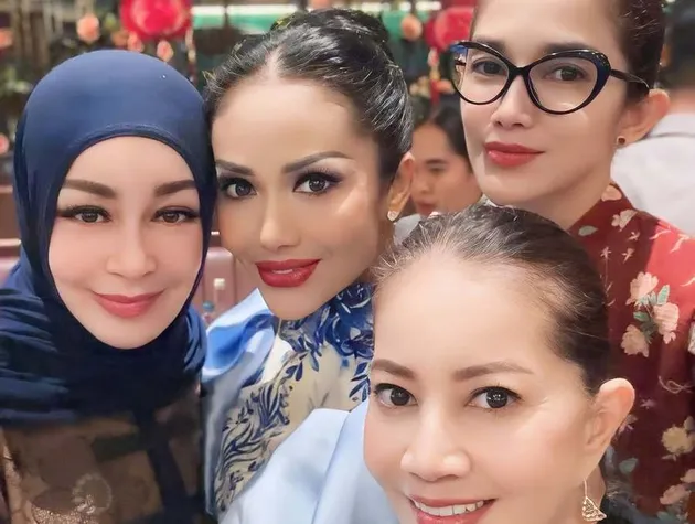 Potret selfie Geng Kepompong