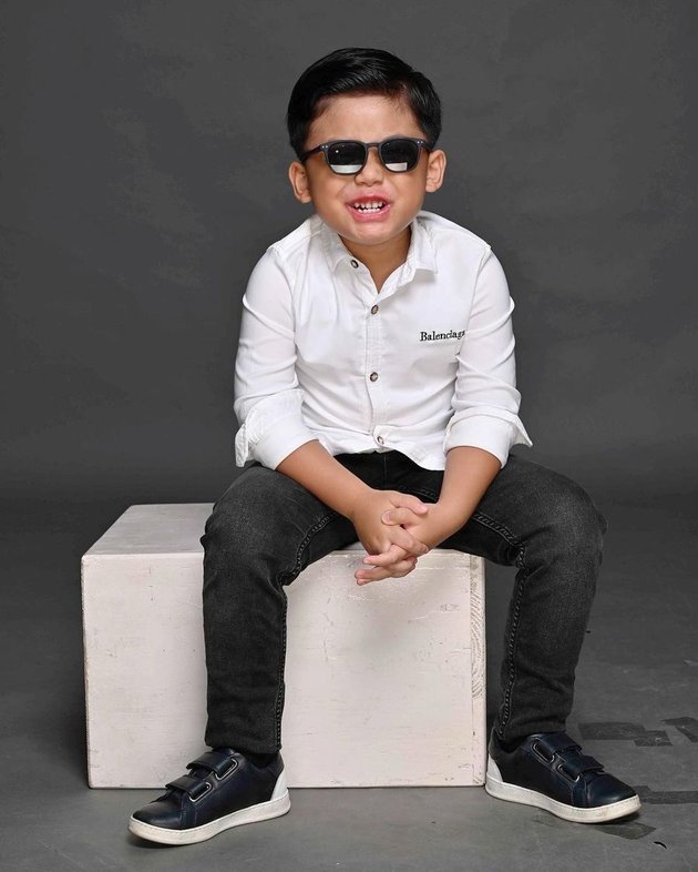 8 Portraits of Arkan Alvaro Suyitno, Shinta Bachir's Handsome Son, Who Receives Full Love from His Mother