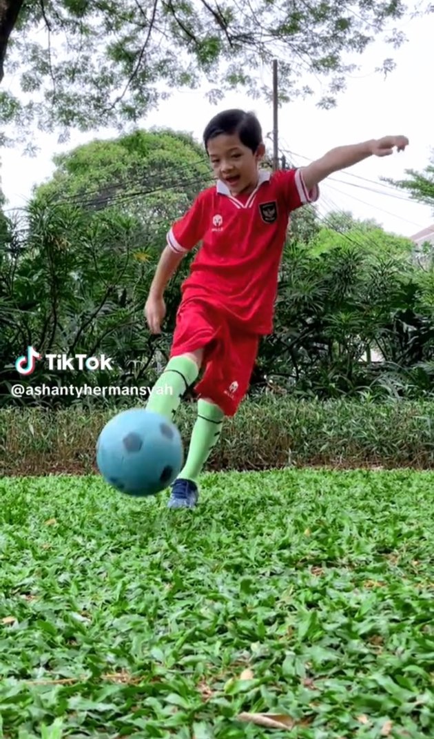 8 Portraits of Arsya, Anang Hermansyah's Son, Selected as Assistant for the Indonesian National Team for This Match...