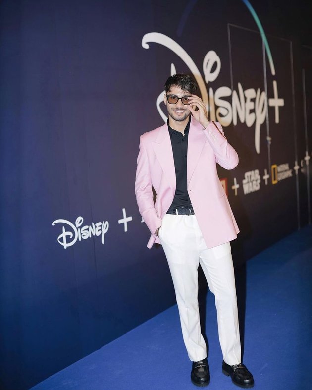 8 Photos of Indonesian Artists at Disney's Asia Pacific Content Showcase Singapore 2022, Refal Hady Looks Stunning in Pink Outfit