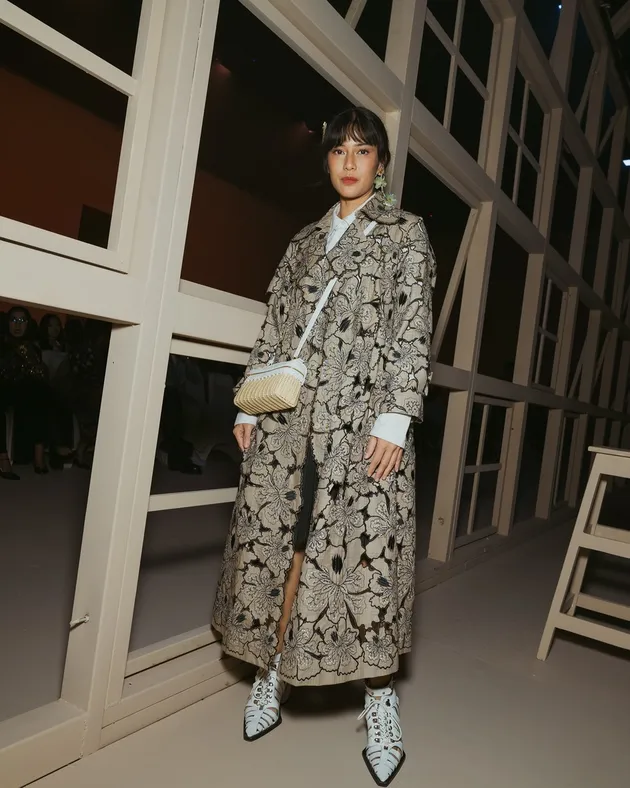 Artis di Fashion Show Biyan Spring Summer 2025