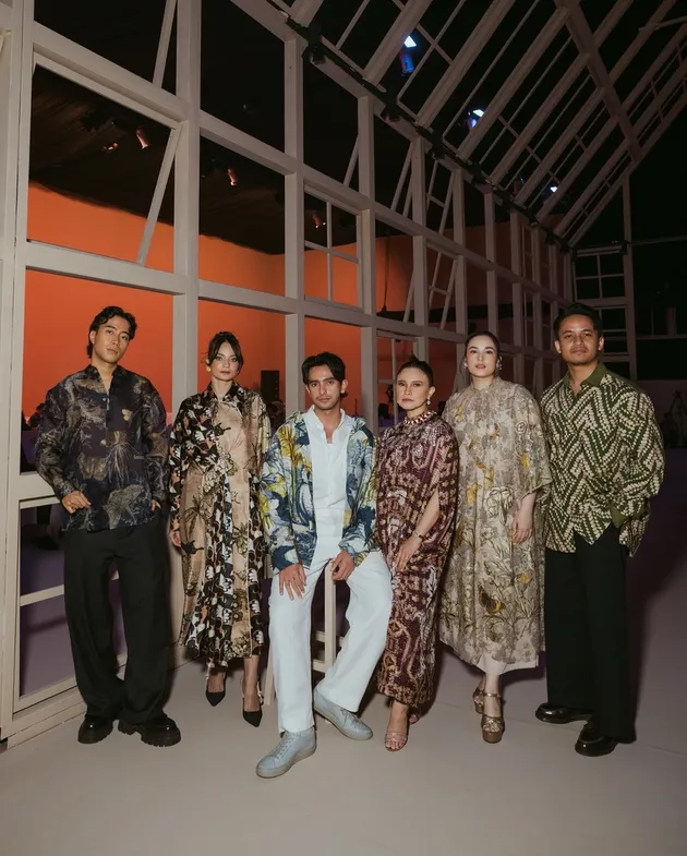 Artis di Fashion Show Biyan Spring Summer 2025