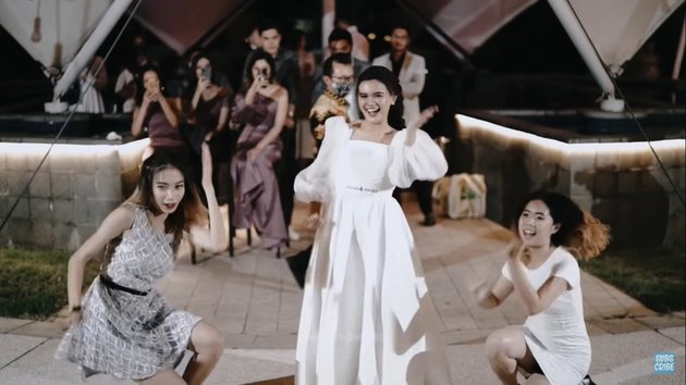 8 Portraits of Audi Marissa Dancing K-Pop Style at Her Wedding Party, Accompanied by BLACKPINK's 'Ice Cream' Song