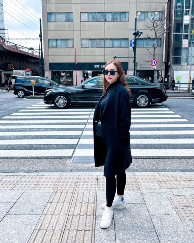 8 Photos of Aura Kasih During Vacation in Japan, Her Long Legs Captivate Attention - Flooded with Strange Comments from Netizens