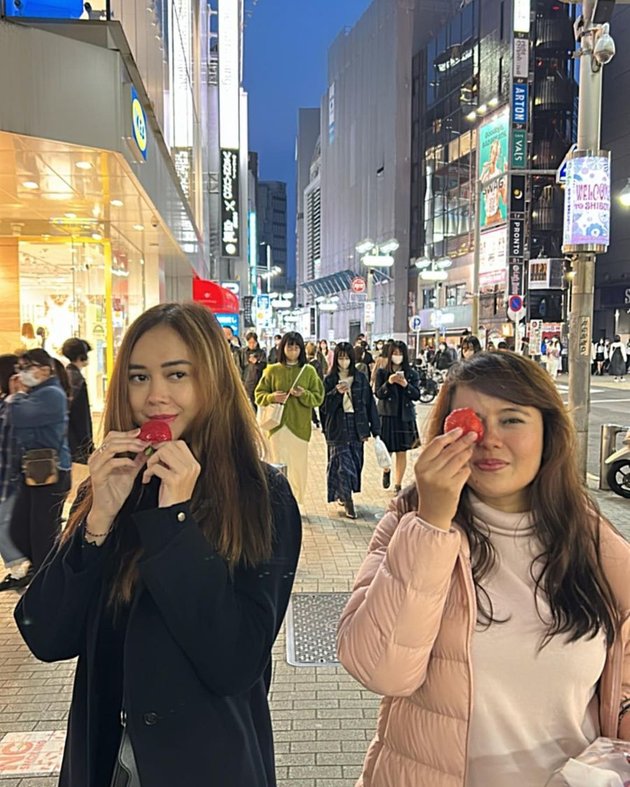 8 Photos of Aura Kasih During Vacation in Japan, Her Long Legs Captivate Attention - Flooded with Strange Comments from Netizens