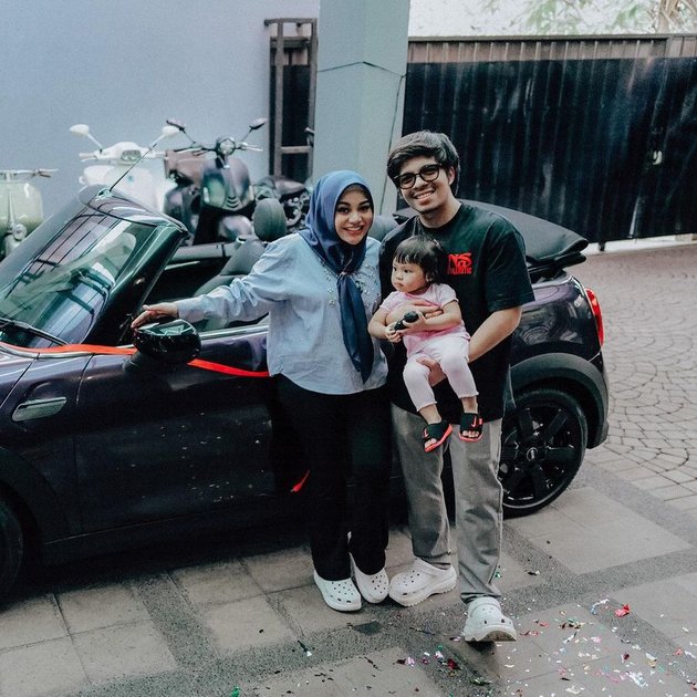 8 Portraits of Aurel Hermansyah Receiving a Rp1 Billion Car as a 25th Birthday Gift, Will be Used to Take Ameena to School