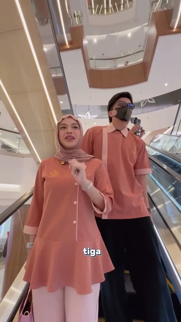 Potret Aurel Hermansyah di grand opening Lumiere