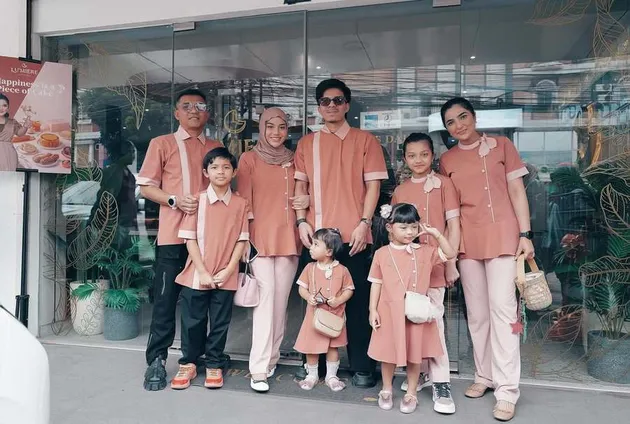 Potret Aurel Hermansyah di grand opening Lumiere