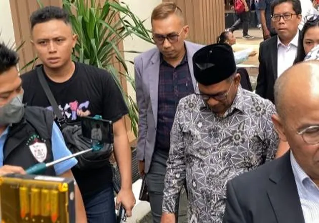  Ayah Teuku Ryan Salahkan Sang Anak Atas Perceraian
