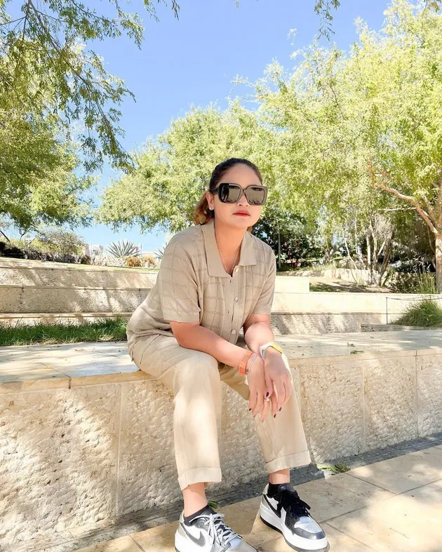 Istri Wendi Cagur Cantik Awet Muda