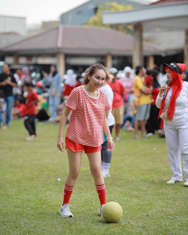 8 Portraits of Ayu Ting Ting Joining Football Competition in the Village, Excited Alone but Still Beautiful