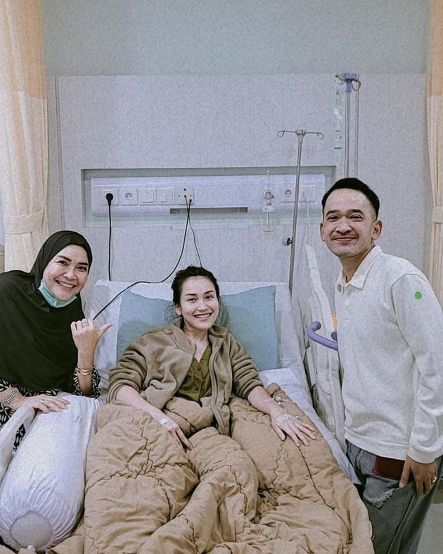 8 Portraits of Ayu Ting Ting Falling Sick Until Taken to the Hospital, Admitted for 2 Nights and Then Immediately Went to Work Again - Visited by Ruben Onsu