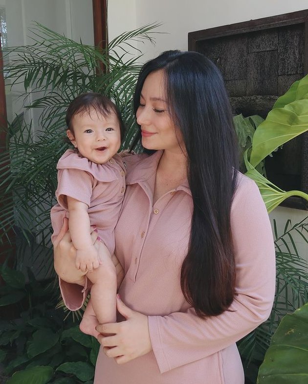 8 Photos of Baby Chloe, Asmirandah's Daughter, who is now 6 Months Old, Even More Adorable and Beautiful like her Mother