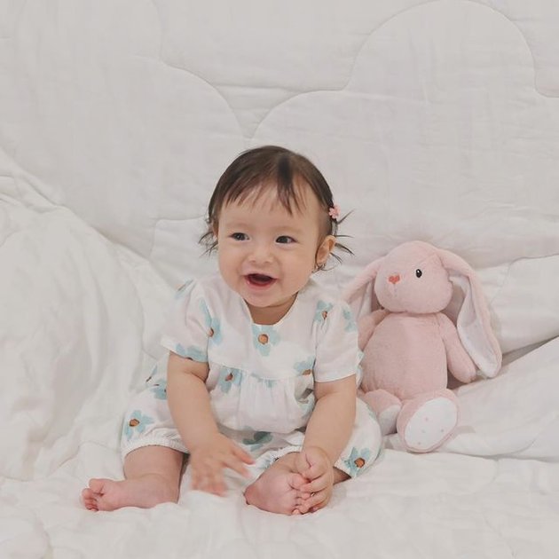 8 Photos of Baby Chloe, Asmirandah's Daughter, who is now 6 Months Old, Even More Adorable and Beautiful like her Mother