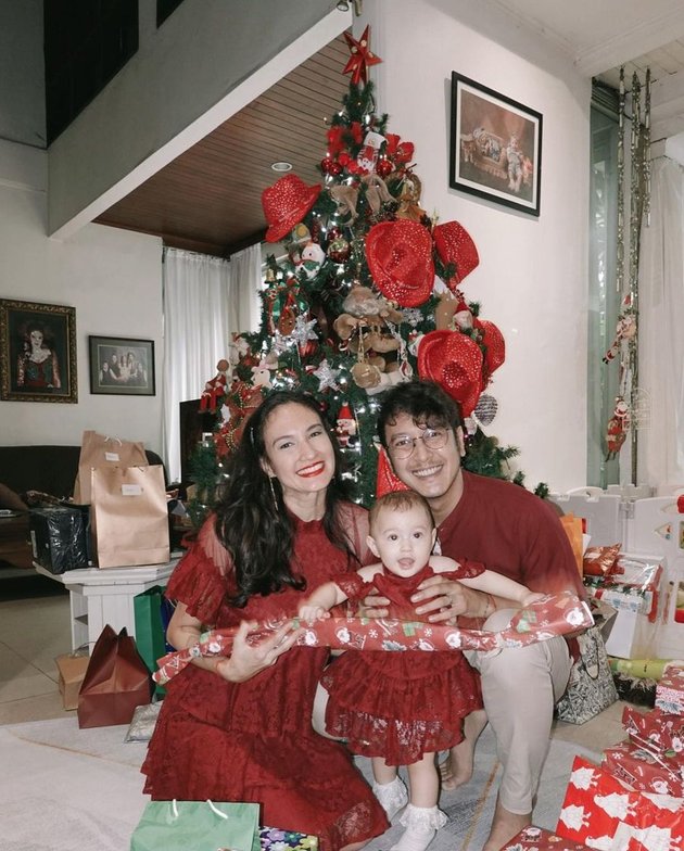 8 Pictures of Baby Djiwa, Nadine Chandrawinata and Dimas Anggara's Adorable Child, Even More Beautiful and Already Showing Her Bulenya Face