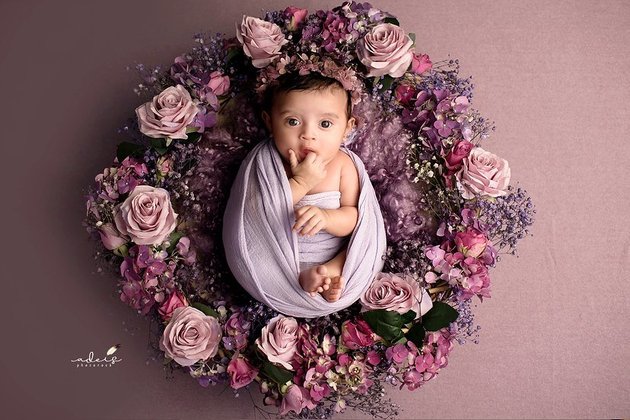 8 Potraits of Baby Guzel, the Beautiful Daughter of Ali Syakieb and Margin Wieheerm, with Round and Beautiful Eyes - Will She Be Lesti Kejora's Future Daughter-in-Law?