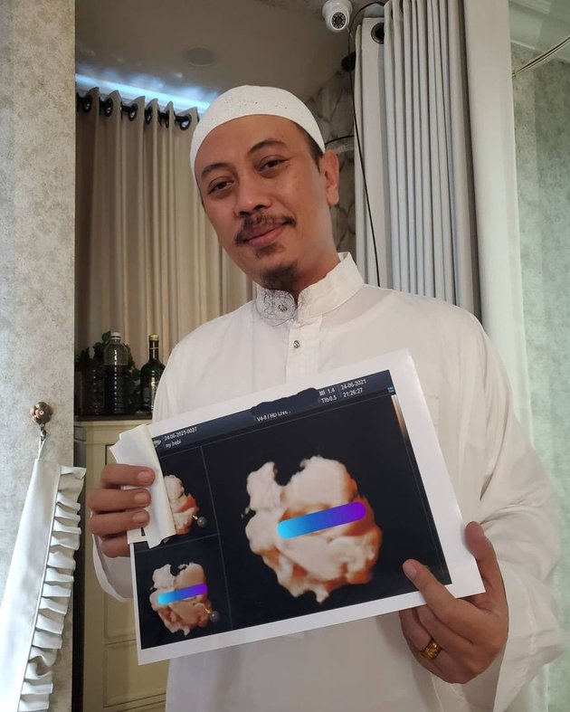 Opick bahagia sambut putra pertamanya yang diberi nama Maulana Muhammad Hasan Abdullah El Firdaus.