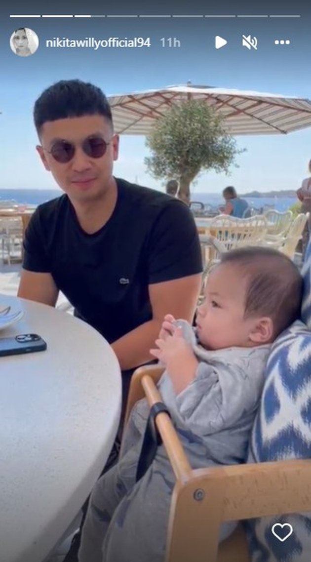 8 Photos of Baby Izz, Nikita Willy's Child, Taken on Vacation to Greece, Being a Cool Baby Hanging Out with Mama and Papa - So Adorable