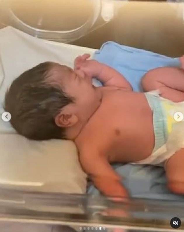 8 Potret Baby R Anak Tata Janeeta, Maia Estianty Gives Birth Advice - Copy Paste From Father