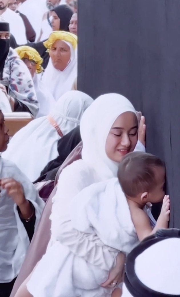 8 Portraits of Baby Shaka, Dinda Hauw and Rey's Child, Wearing Ihram Clothes, Calm - Smiling, Kissing the Ka'bah