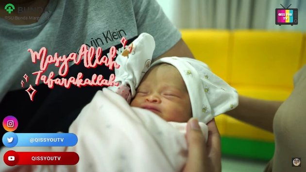 8 Portraits of Baby Sumehra Putri Syifa, Ayu Ting Ting's Sister, who is Said to be as White as a Foreigner, Previously had Umbilical Cord Wrapped Around Her Before Birth