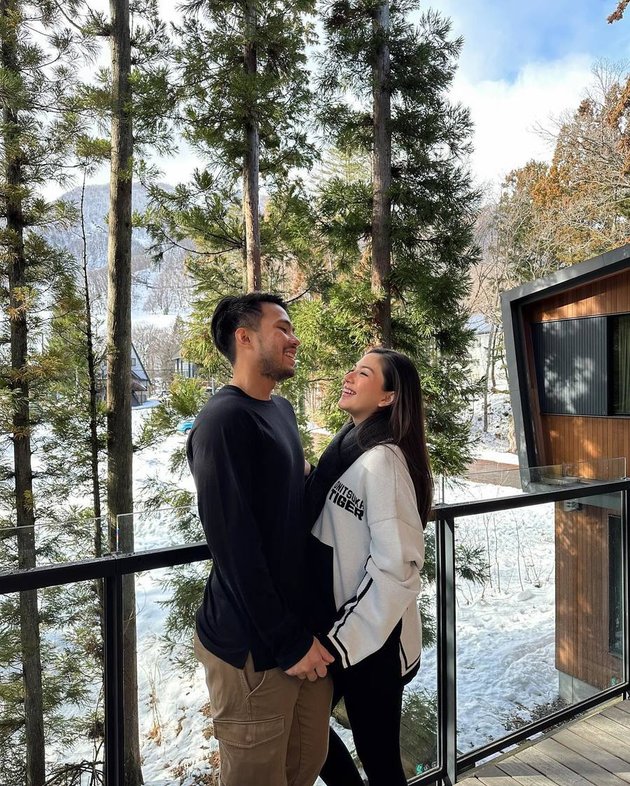 8 Pictures of Jessica Mila's Babymoon in Japan with Her Husband, Showing Her Growing Belly - Beautiful Pregnant Woman's Charm Shines