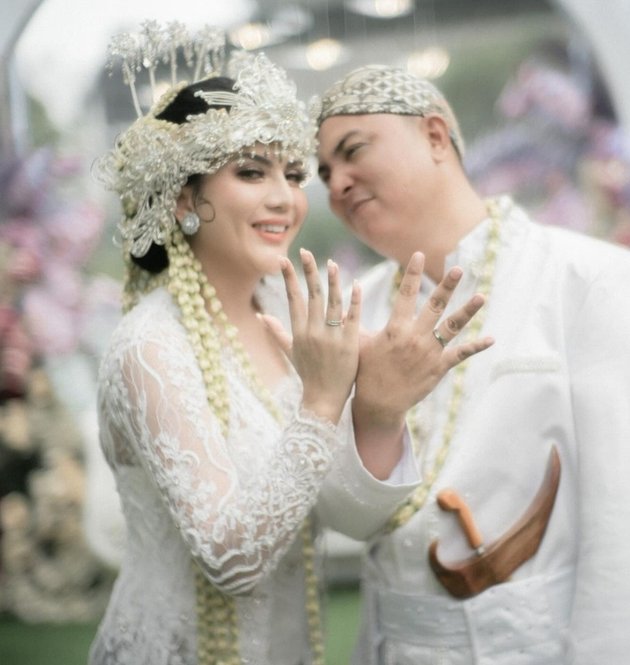 8 Potraits of Anggita Sari's Happiness Marrying Rindra Pramadyo - Fantastic Dowry