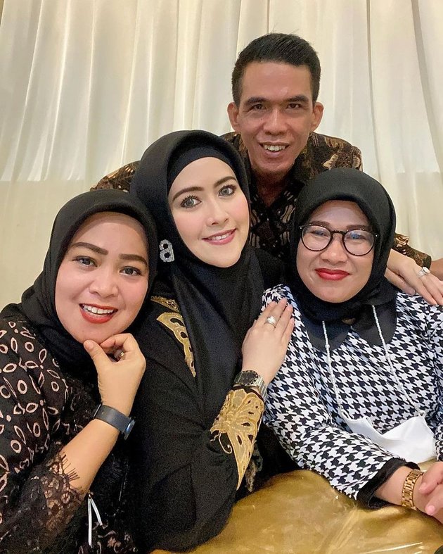 8 Happy Photos of Meggy Wulandari After Divorce from Kiwil, Living with New Husband who is Said to Resemble Him