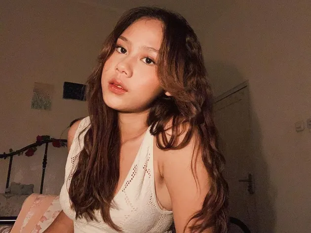 Nadin Amizah Lulus Kuliah