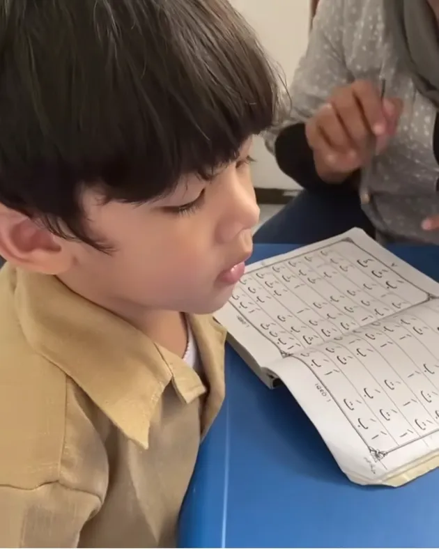 Balint dan Numa Anak Mona Ratuliu Mengaji