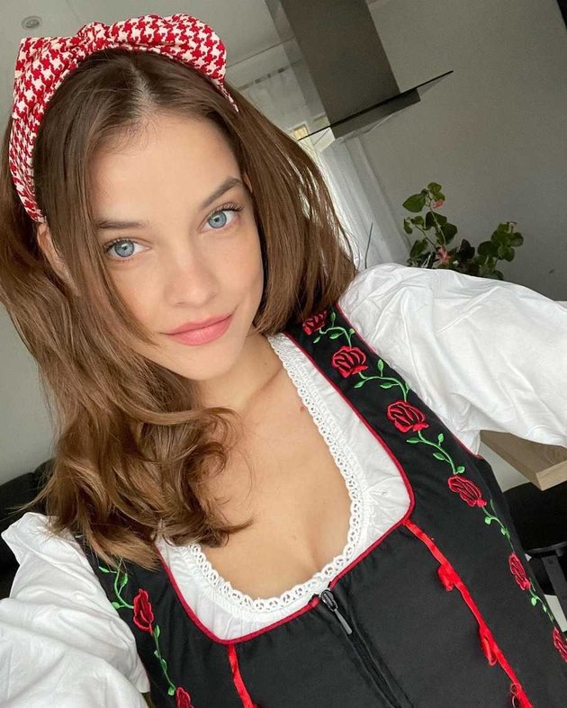 8 Portraits of Barbara Palvin, Super Model and Wife of Hollywood Actor Dylan Sprouse - Said to Have Beauty Like a Goddess!